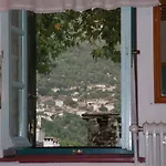 Lakis Guest house