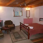 Lakis Guest house