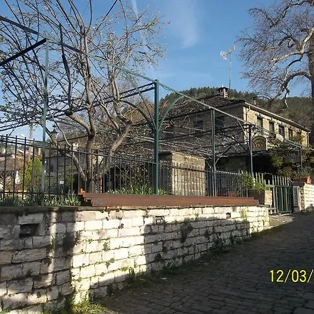 Lakis Πανσιόν 3*
